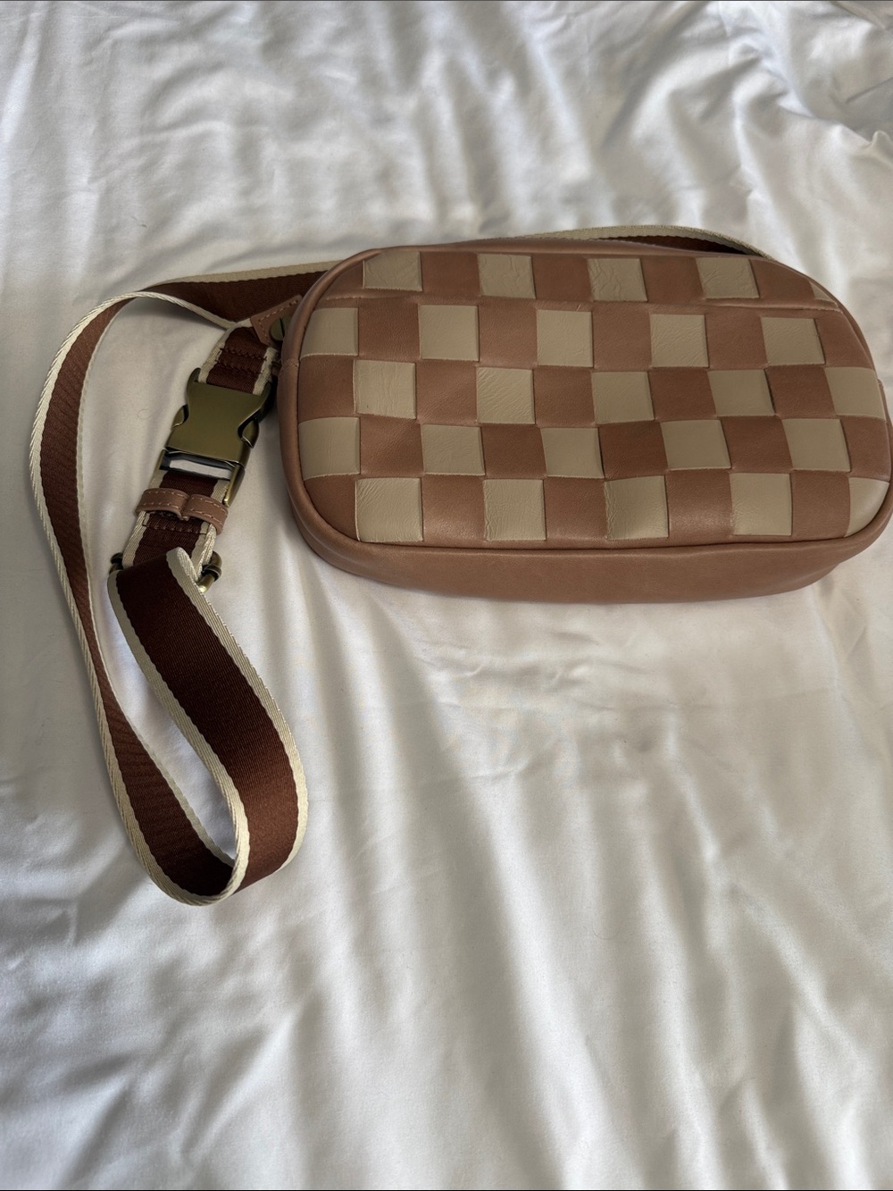 Women Crossbody Bag in Beige and Tan - Woven CAn - Picture 5 of 5